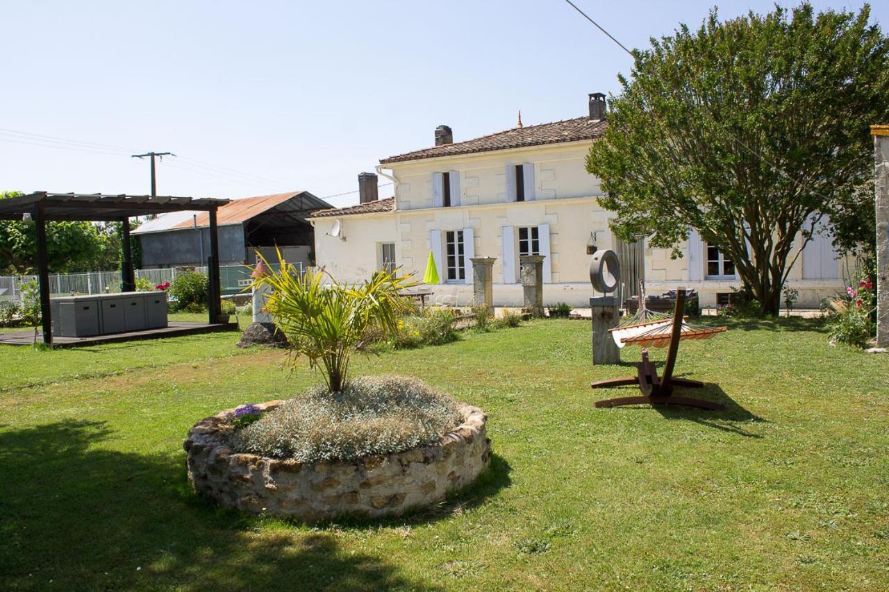 Bed and Breakfast Le Charhido Saint-Fort-sur-Gironde Exterior foto