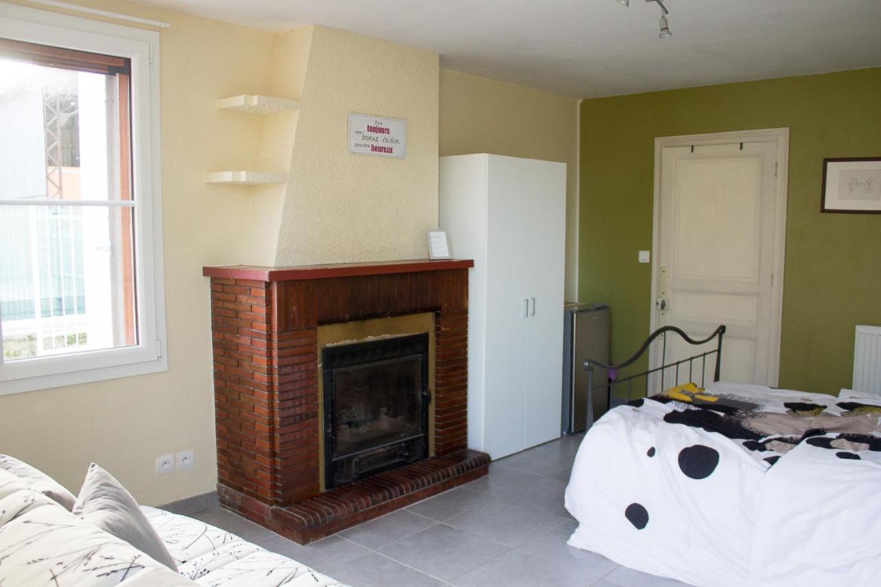 Bed and Breakfast Le Charhido Saint-Fort-sur-Gironde Exterior foto